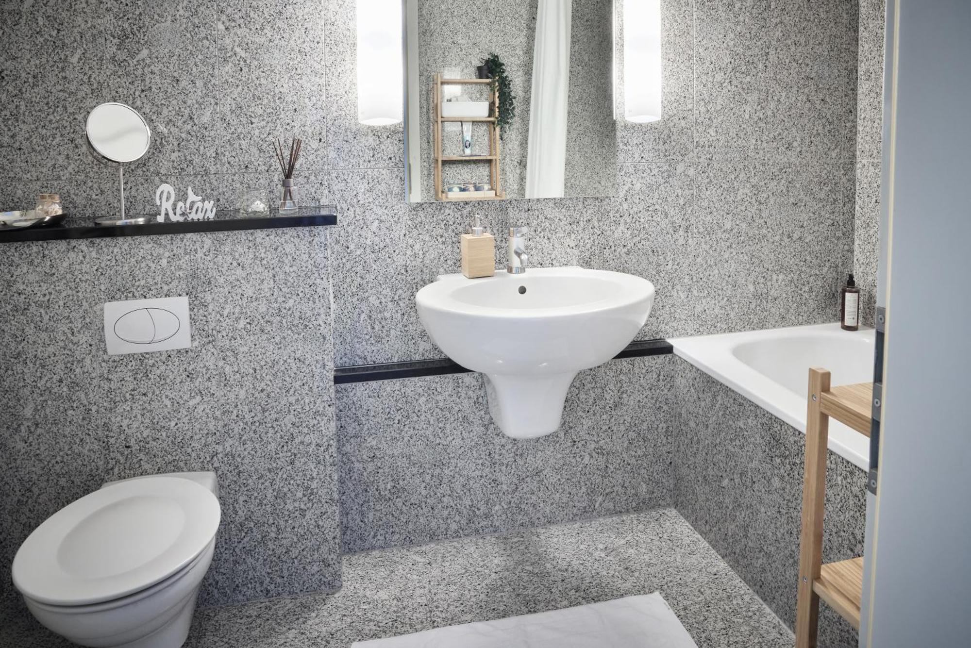 Idee Living: Penthouse Apartment Mit Parkplatz Weinheim Exterior photo