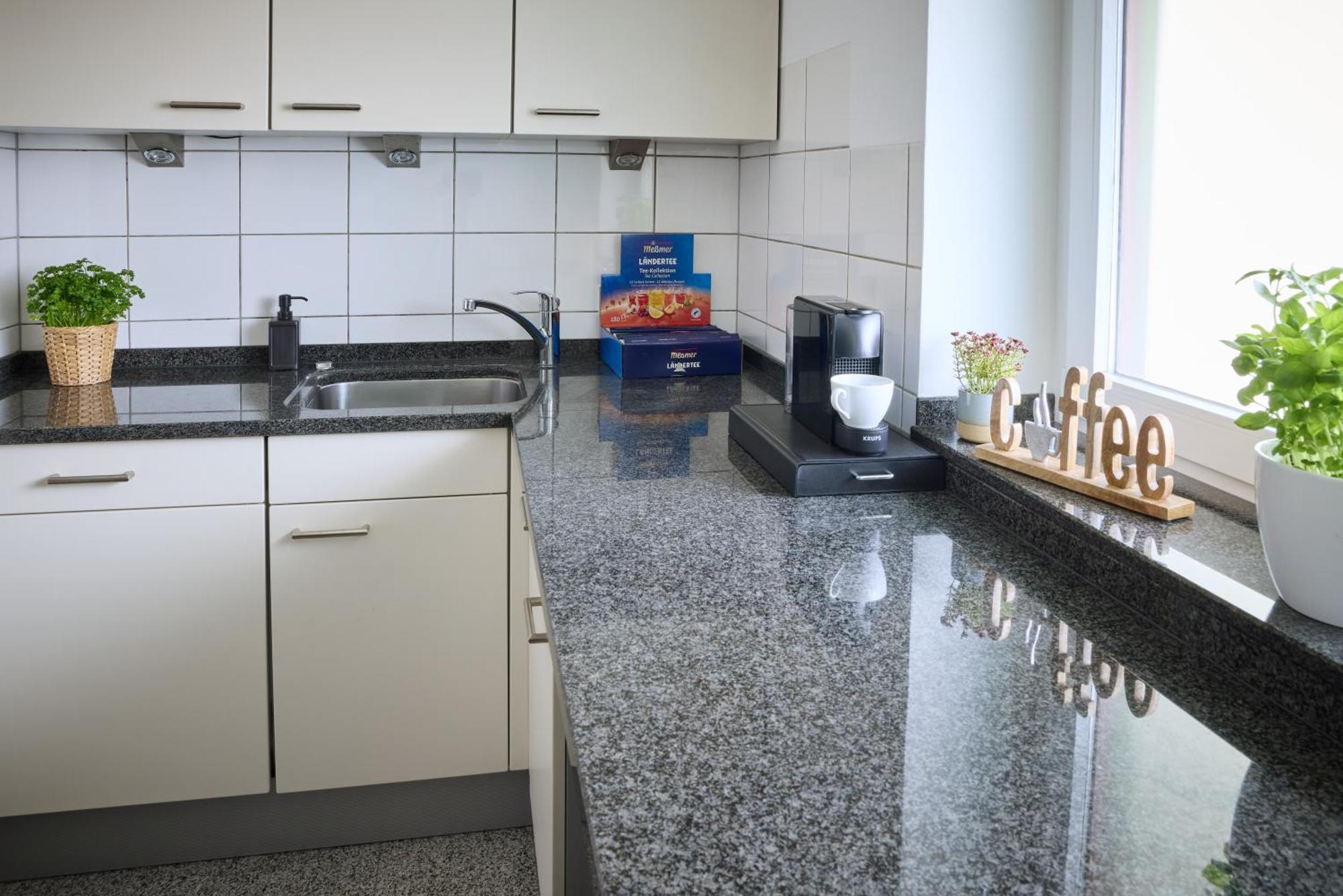Idee Living: Penthouse Apartment Mit Parkplatz Weinheim Exterior photo