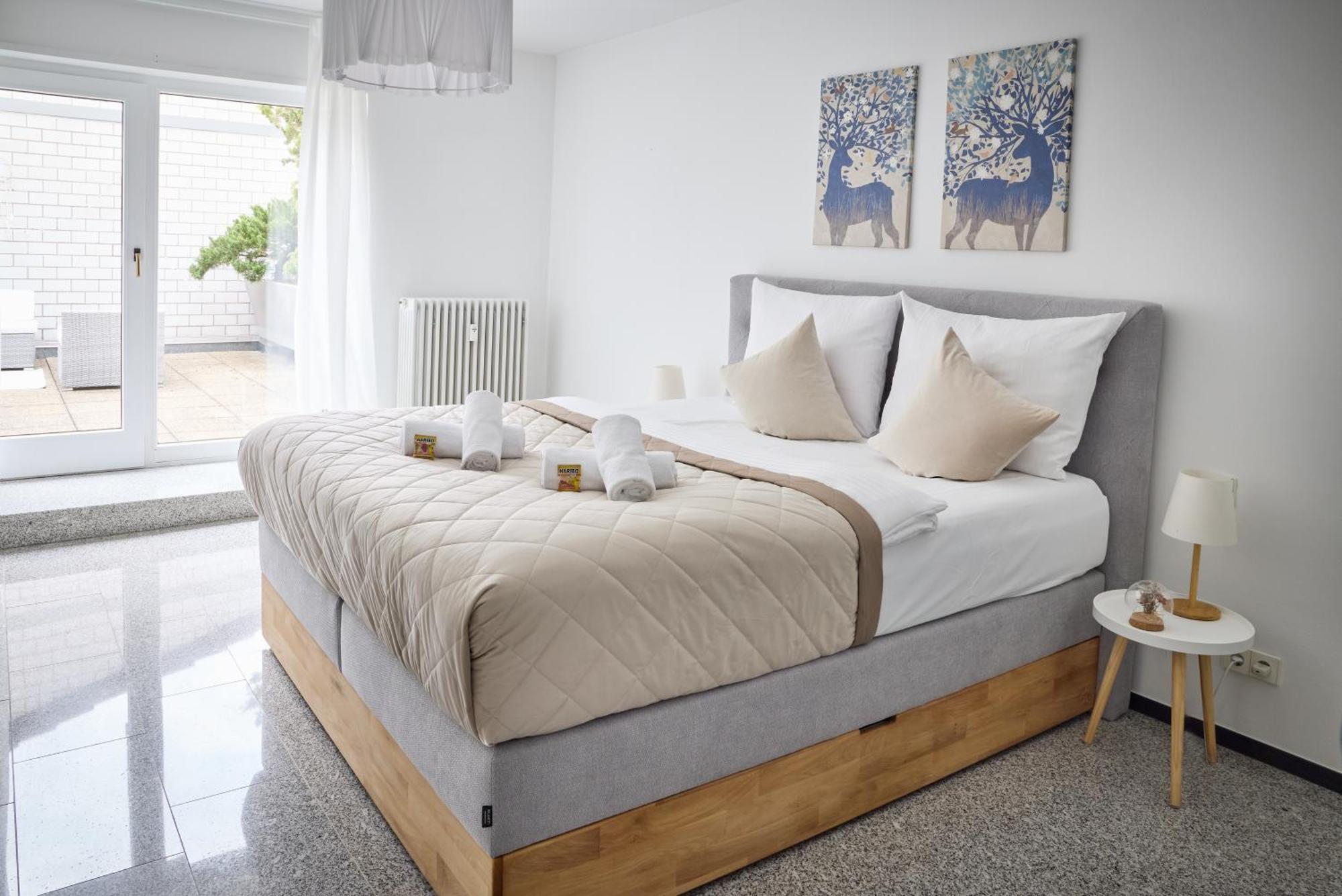 Idee Living: Penthouse Apartment Mit Parkplatz Weinheim Exterior photo
