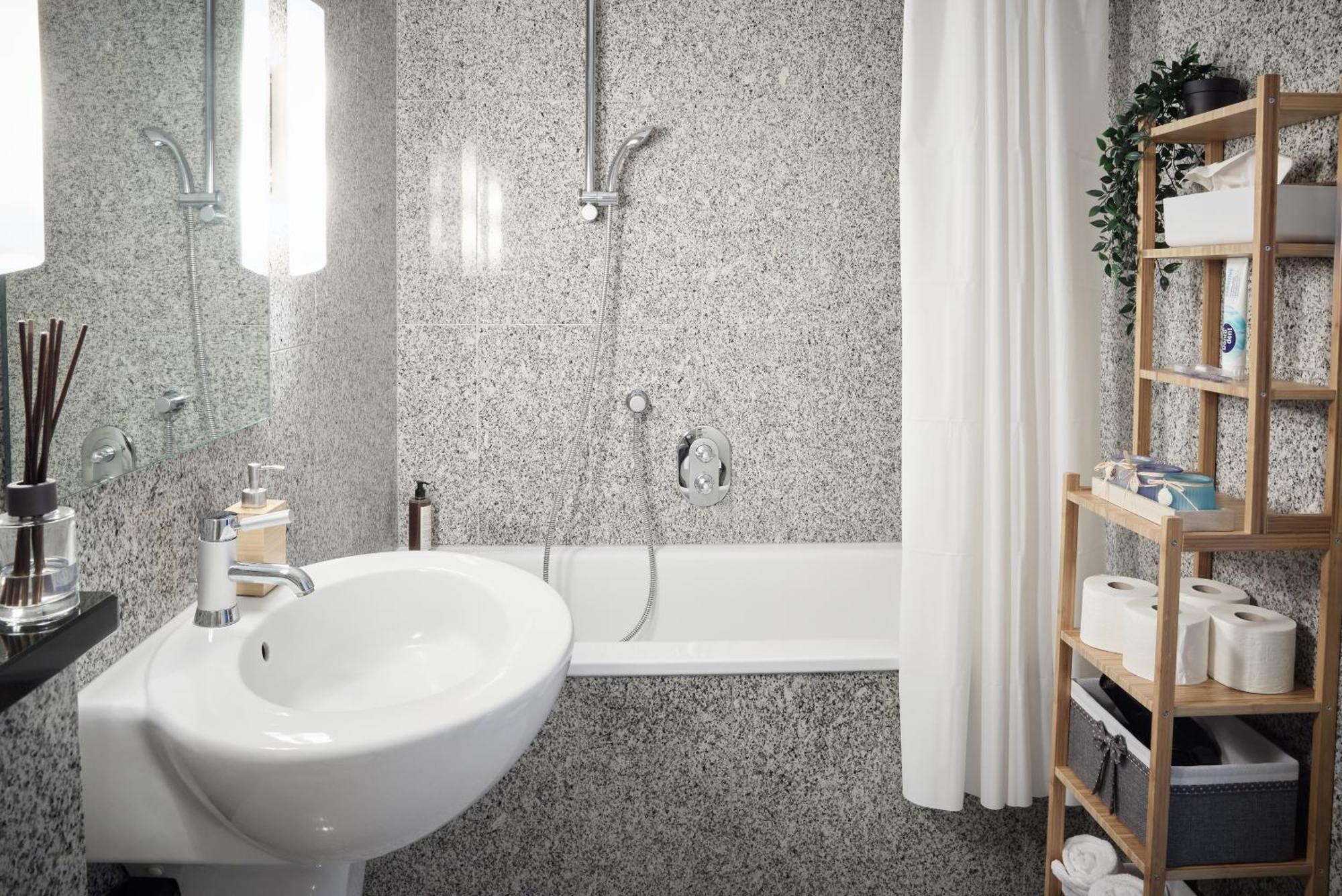 Idee Living: Penthouse Apartment Mit Parkplatz Weinheim Exterior photo